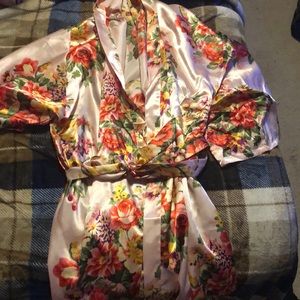 Short flora robe!